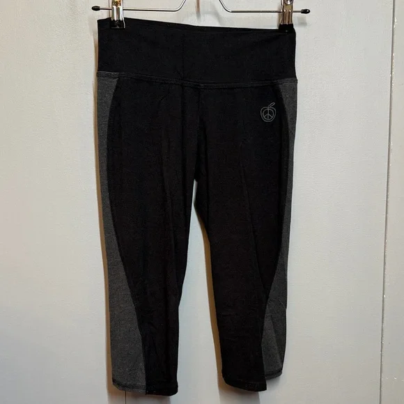 2 pair Green Apple Bamboo Yoga Capri Pants - Picture 3 of 3